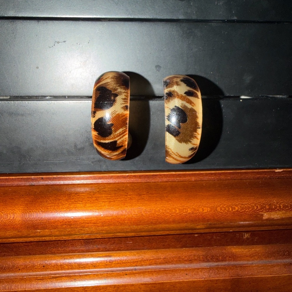 Tortoise Shell Hoop Earrings - Picture 3 of 3